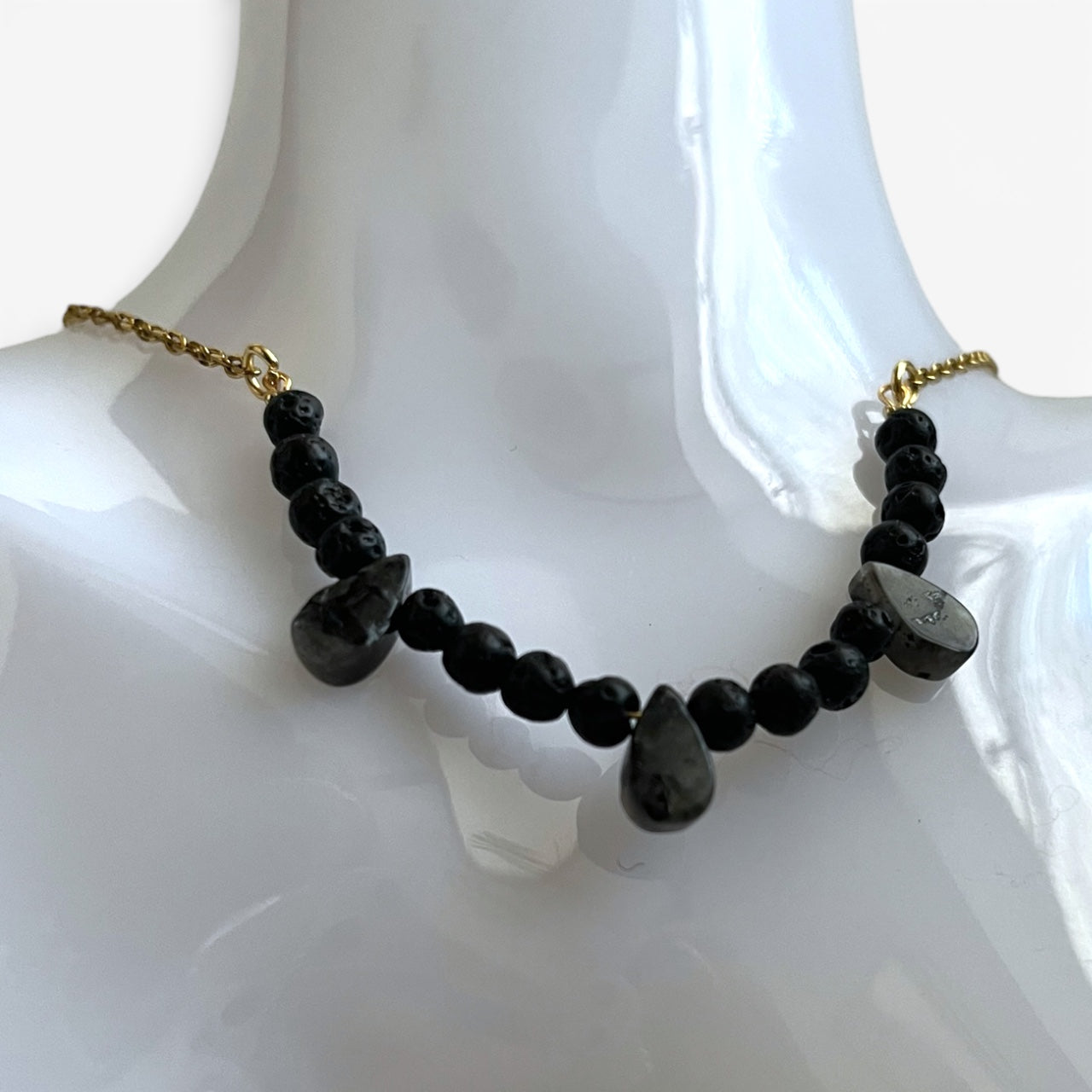 Iride tribale nero oro