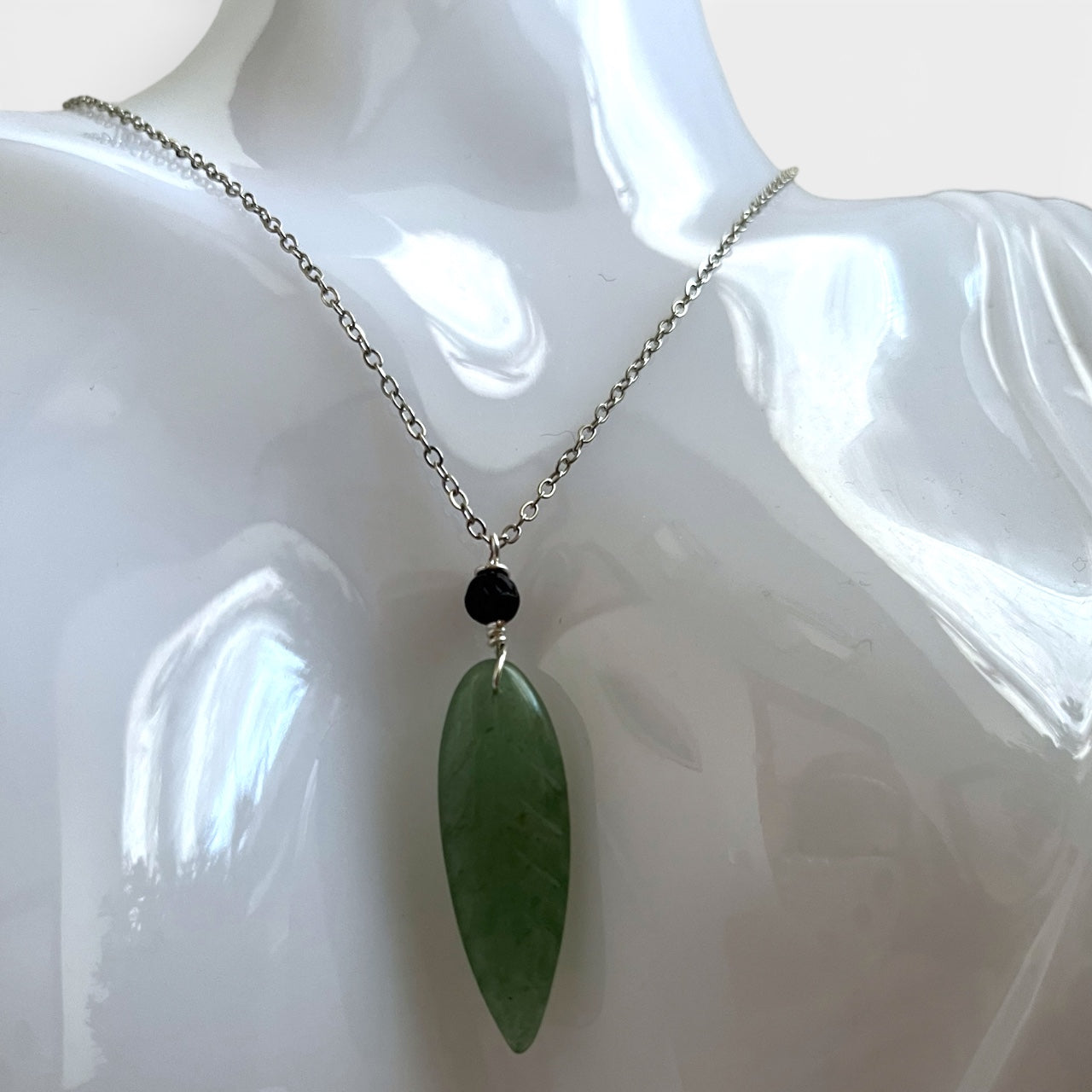 Bona foglia in giada nero