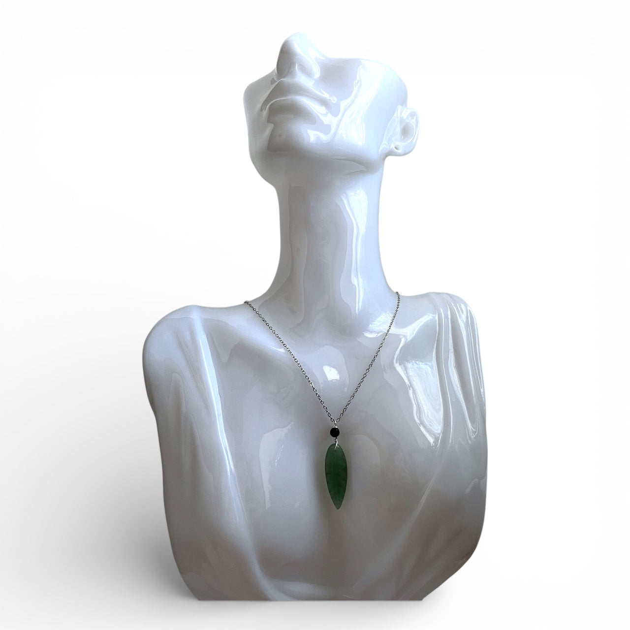 Bona foglia in giada nero