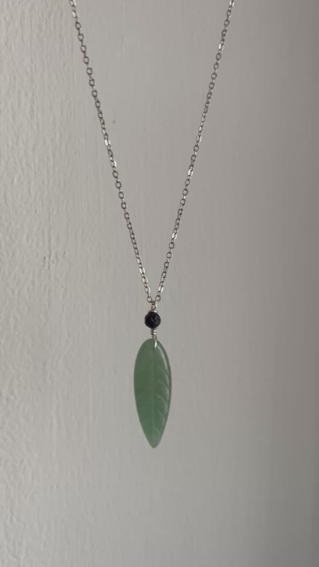 Bona foglia in giada nero